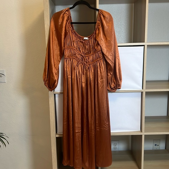 NWT Lush Lulus Midi Long Sleeve Dress Size Small - Picture 2 of 5